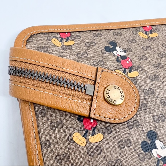 Gucci x Disney GG Supreme Mickey Mouse Pouch🔥🔥😳 - Picture 9 of 16
